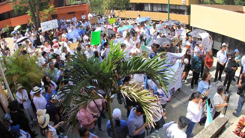 Protesta contra prórroga de Martín Aguilar Sánchez, rector de la UV